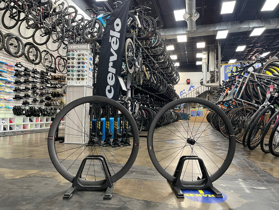 Reserve Wheels 40/44 Disc Tubeless Carbon Wheelset