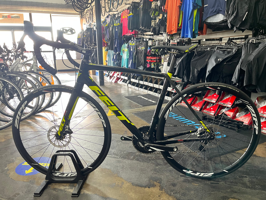 Felt FR2 Disc SRAM Red eTap 11 speed w/ Zipp Speed Weaponry 30 Course Wheels