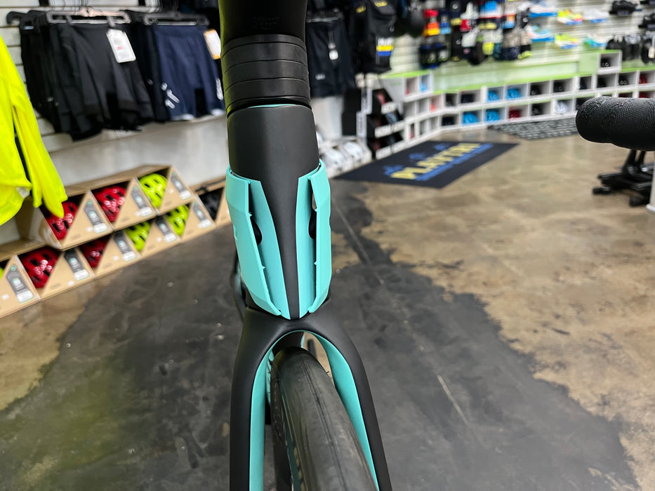 Bianchi Oltre Pro Shimano Ultegra Di2 12 Speed - Black/Celeste