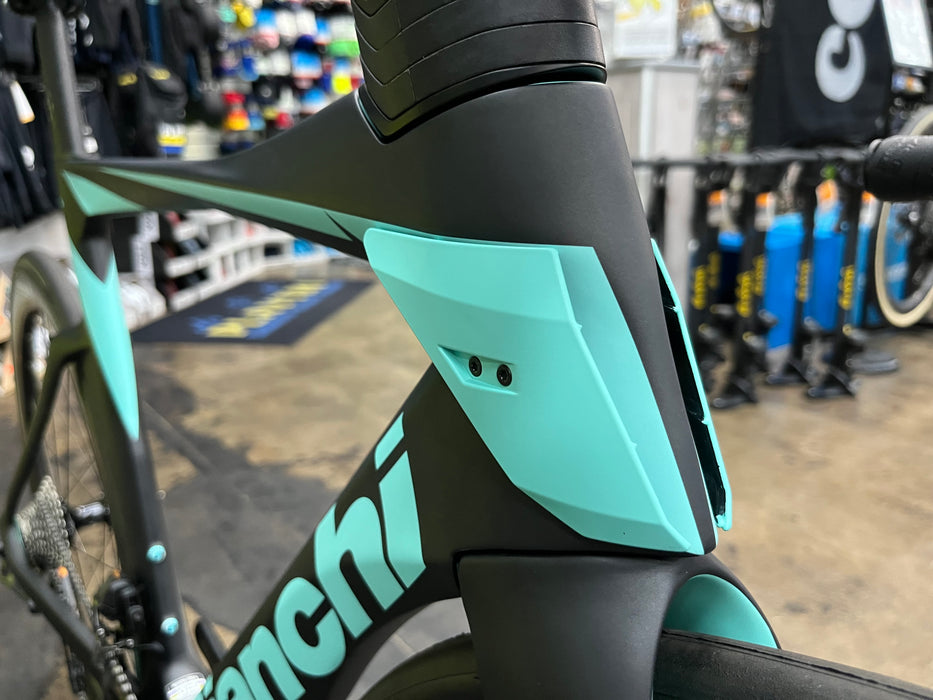 Bianchi Oltre Pro Shimano Ultegra Di2 12 Speed - Black/Celeste