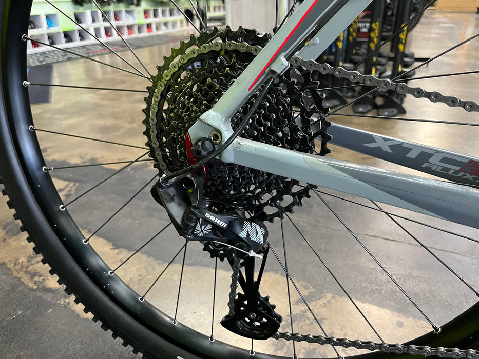 Giant XTC 29 2 SRAM NX Eagle 12 Speed - Gray/Red USED