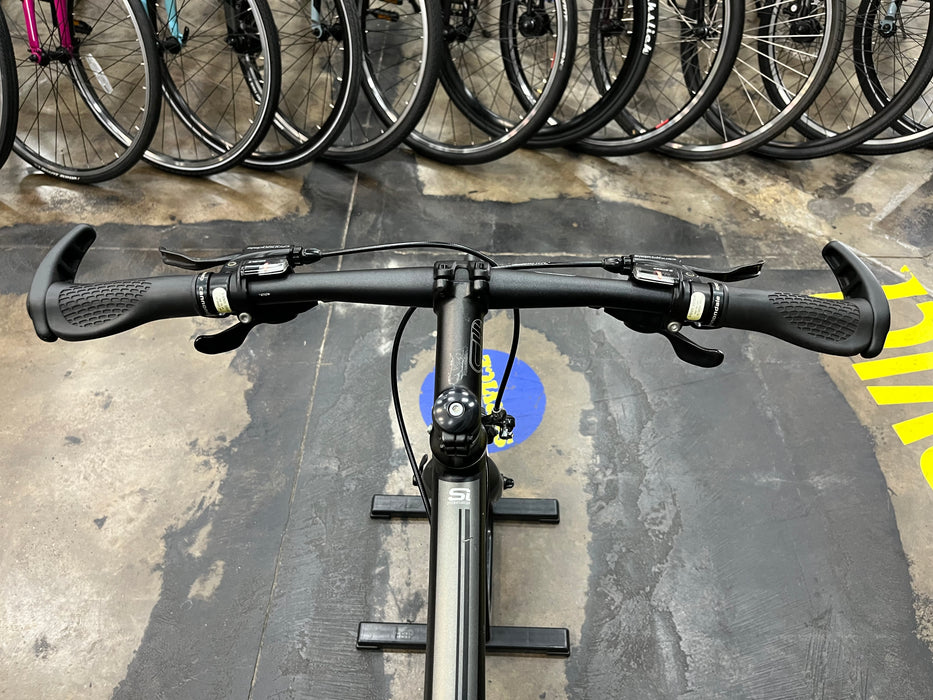 Cannondale CAAD8 Shimano Sora 9 Speed Hybrid Bike - Black USED