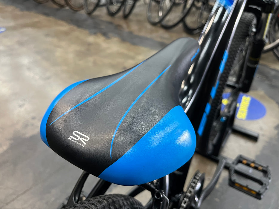 Fuji Dynamite 24 Shimano Acera 8 Speed - Black/Blue DEMO