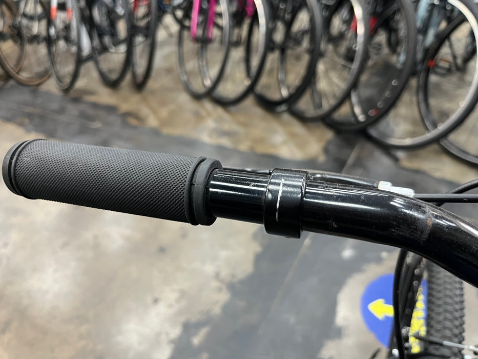 Fuji Dynamite 24 Shimano Acera 8 Speed - Black/Blue DEMO