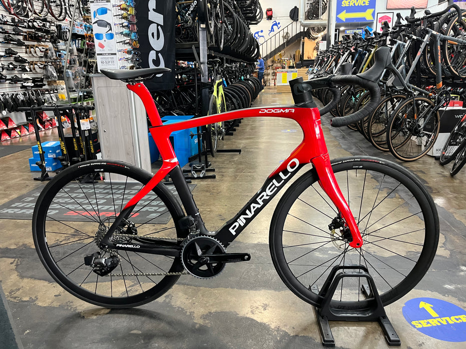 Pinarello Dogma F Disc SRAM Rival eTap AXS - Power Meter - DT Swiss P1800 Spline