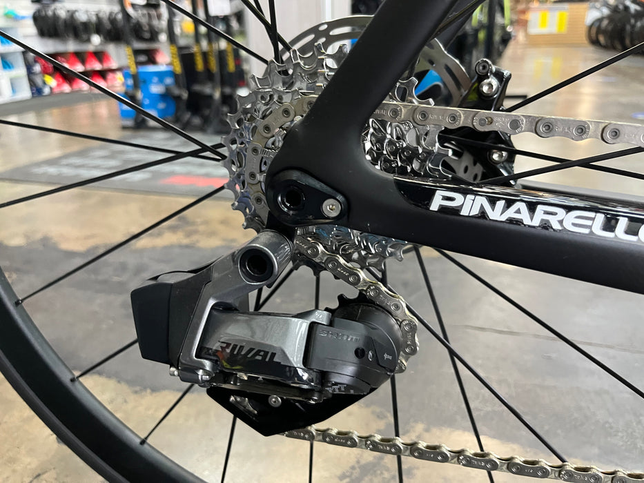 Pinarello Dogma F Disc SRAM Rival eTap AXS - Power Meter - DT Swiss P1800 Spline