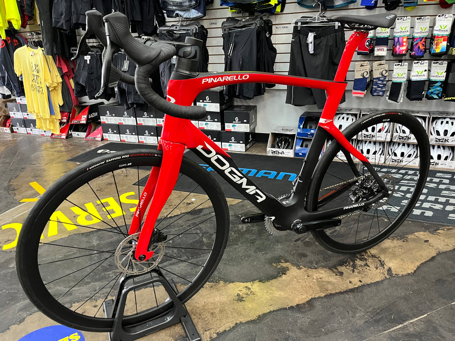Pinarello Dogma F Disc SRAM Rival eTap AXS - Power Meter - DT Swiss P1800 Spline