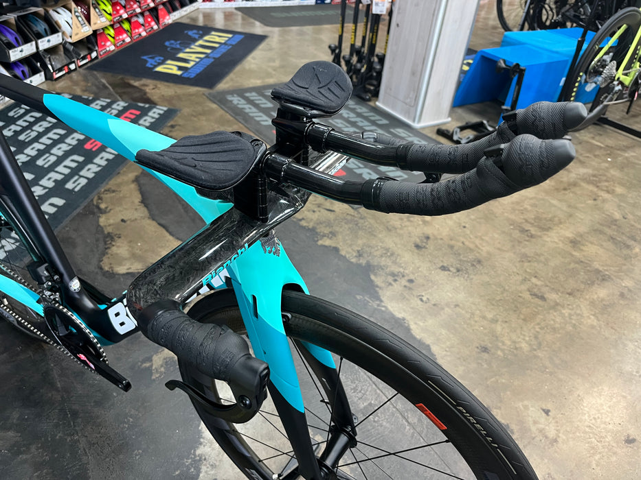 Bianchi Aquila CV SRAM Rival eTap AXS ZIPP 404 Firecrest Wheels - Celeste