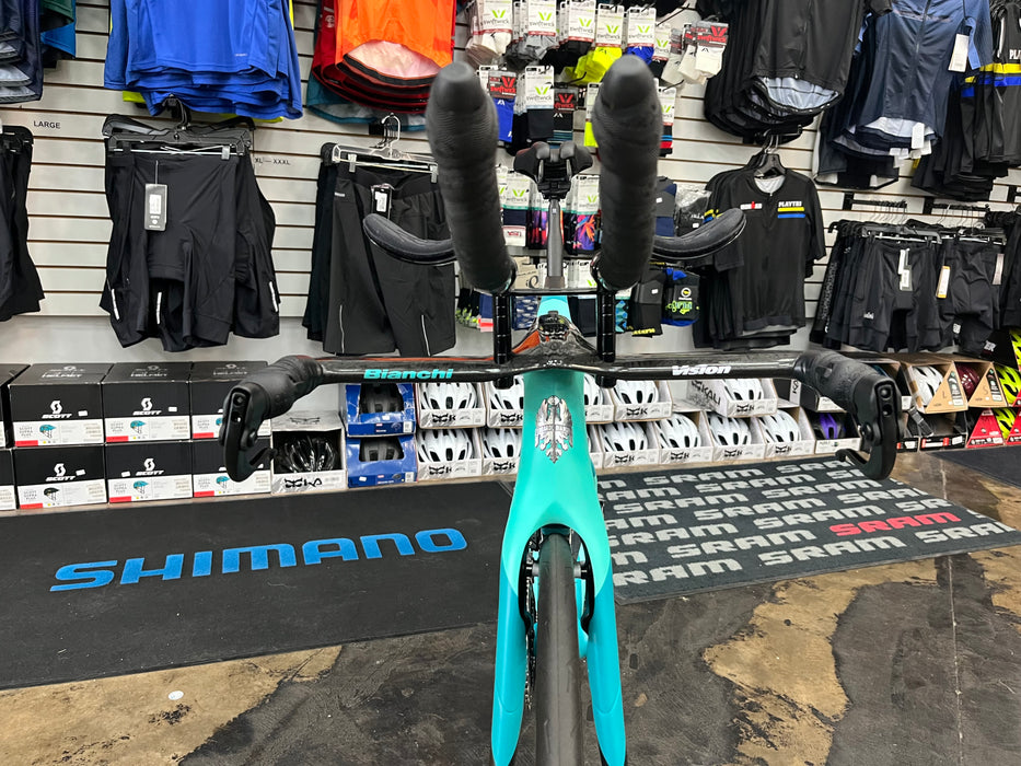 Bianchi Aquila CV SRAM Rival eTap AXS ZIPP 404 Firecrest Wheels - Celeste