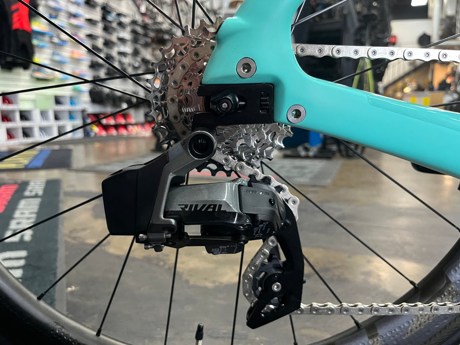 Bianchi Aquila CV SRAM Rival eTap AXS ZIPP 404 Firecrest Wheels - Celeste