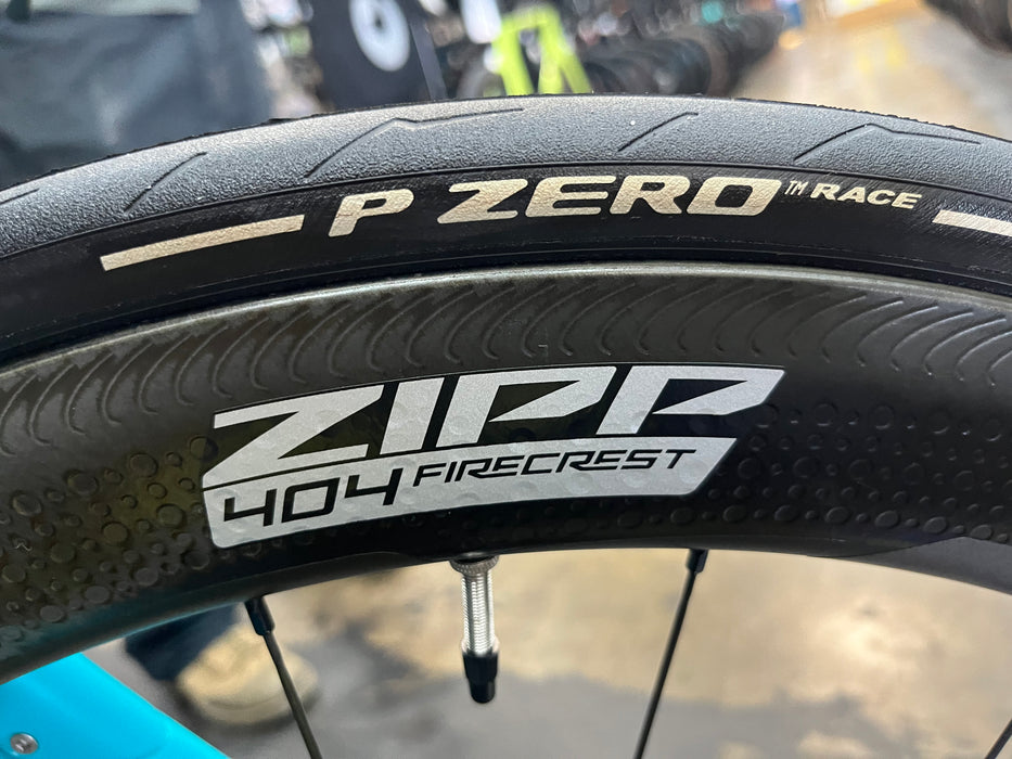 Bianchi Aquila CV SRAM Rival eTap AXS ZIPP 404 Firecrest Wheels - Celeste