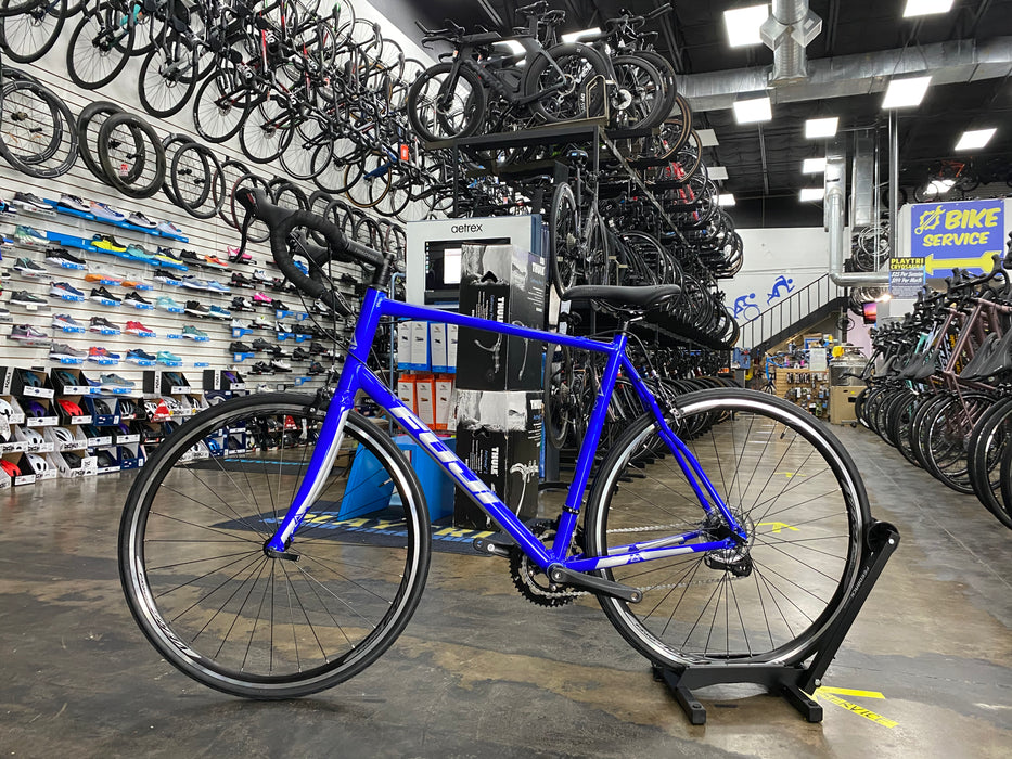 Fuji Sportif 2.5 Shimano Tourney 7 Speed - Electric Blue