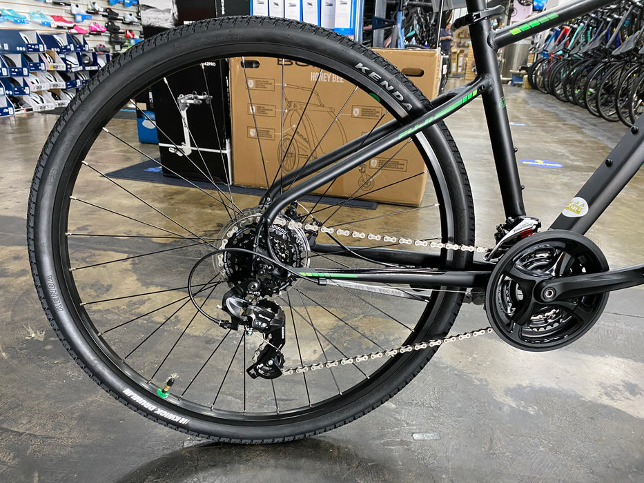 Fuji Traverse 1.7 Disc Shimano Tourney 7 Speed - Satin Black/Green