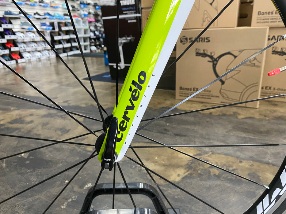Cervelo P3 Shimano Ultegra Di2 11 Spd - Mavic Cosmic Wheels - Fluor/Blk/Wht DEMO