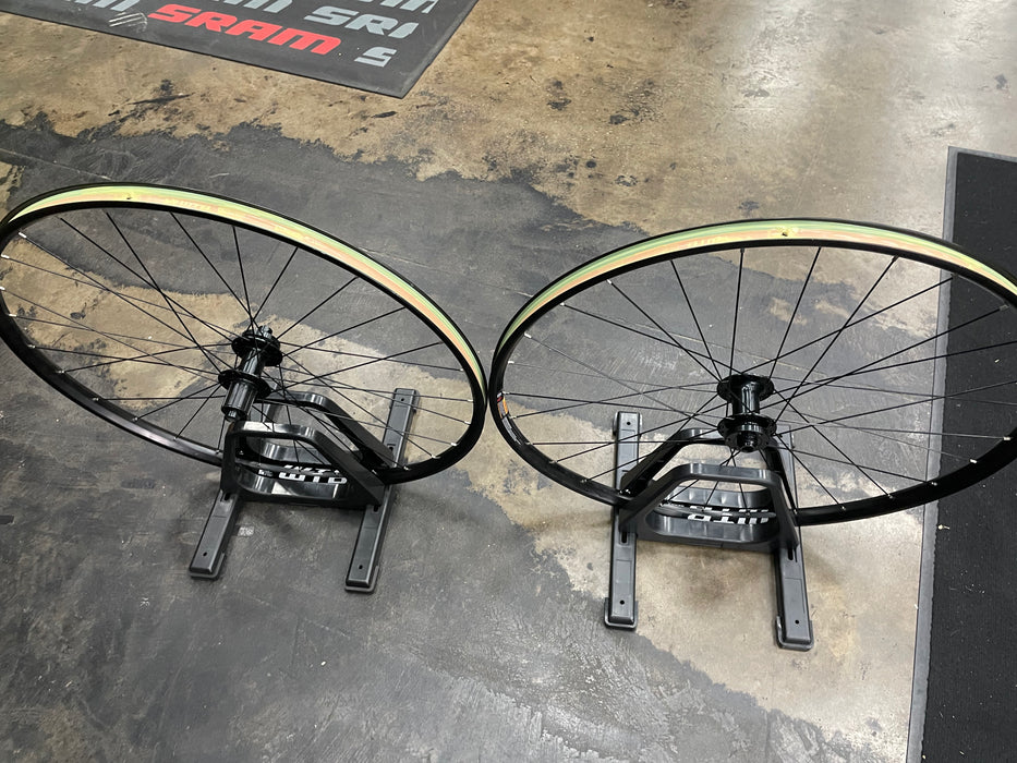 WTB Serra i23 Wheelset 700c Tubeless Ready 12x100mm/12x142mm Thru Axle 6-Bolt Disc DEMO
