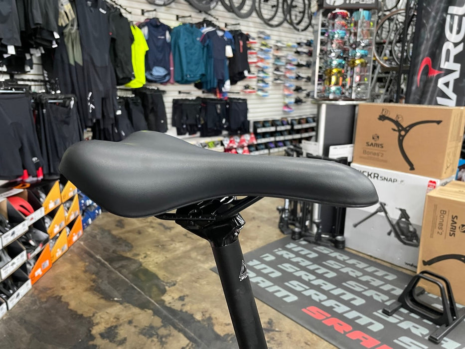 Fuji Absolute 2.1 Shimano Tourney - Black