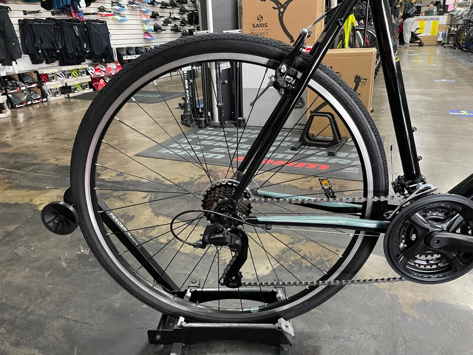 Fuji Absolute 2.1 Shimano Tourney - Black