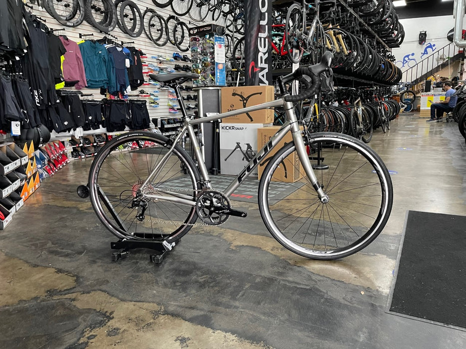 Fuji Sportif 2.1 MircoShift R9 - Tech Silver