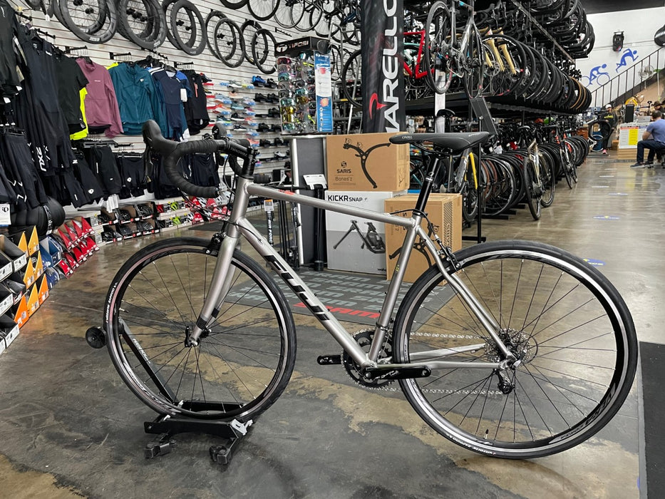Fuji Sportif 2.1 MircoShift R9 - Tech Silver